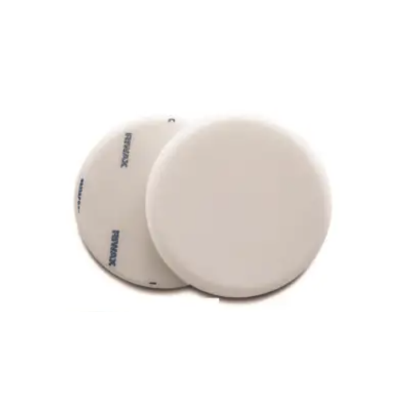 Mousse de lustrage et peau de mouton